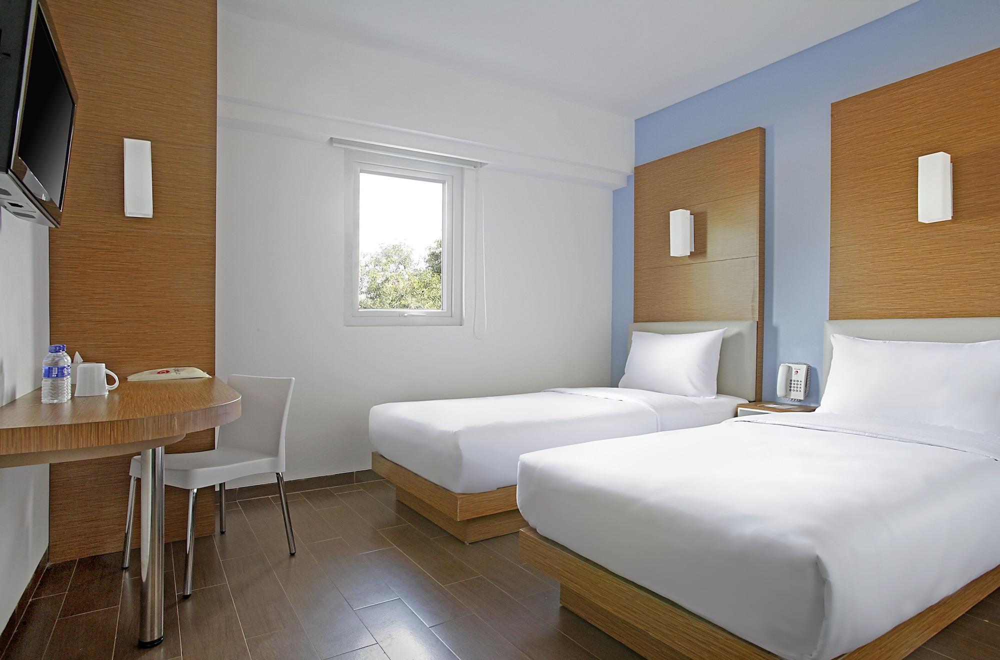 Amaris Hotel Cirebon Exterior photo