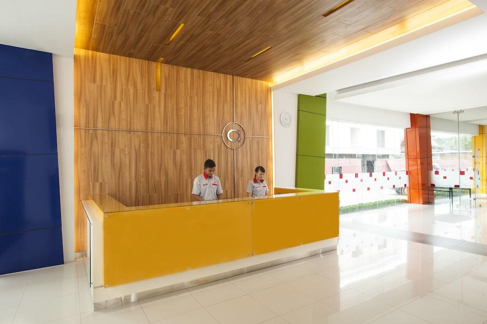Amaris Hotel Cirebon Exterior photo