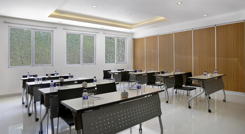 Amaris Hotel Cirebon Exterior photo