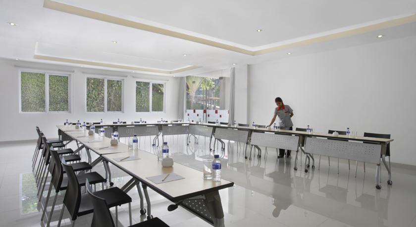 Amaris Hotel Cirebon Exterior photo
