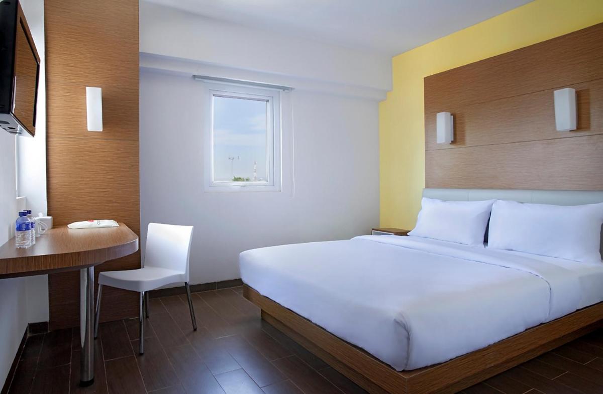 Amaris Hotel Cirebon Exterior photo